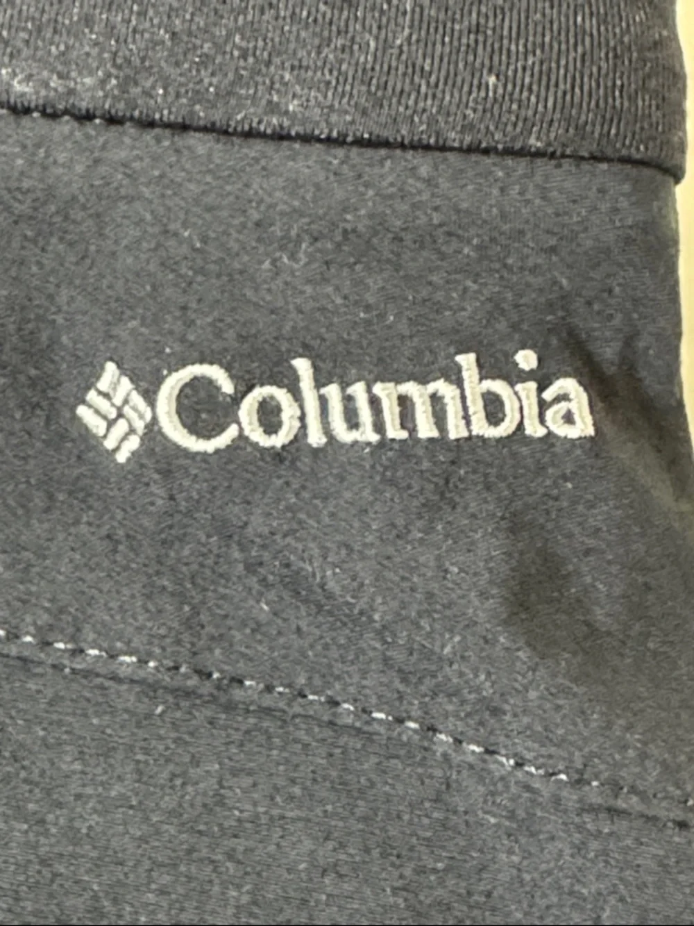 Columbia black skirt with drawstring sides and built in shorts. XS.